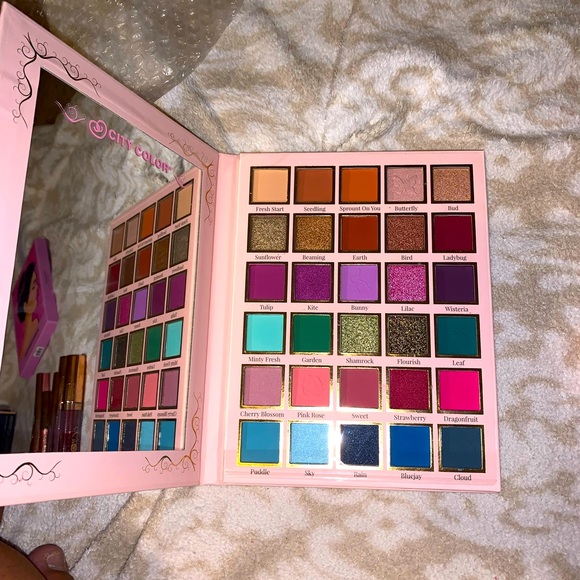 Makeup palette - Picture 2 of 3